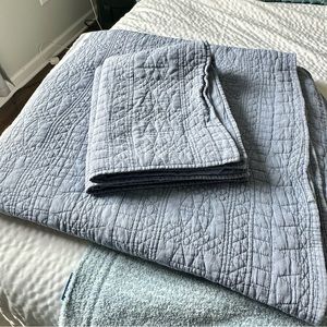 Queen quilt with two pillow shams.